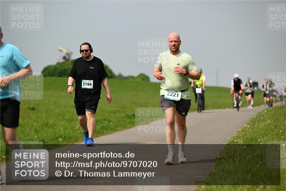 10.05.2026 - 8. Wedeler Halbmarathon Dr. Thomas Lammeyer http://msf.ph/oto/9707020 10.05.2026 11:58:40 Laufen 2194, 2221 meine-sportfotos.de