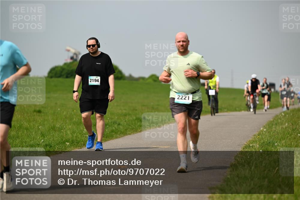 10.05.2026 - 8. Wedeler Halbmarathon Dr. Thomas Lammeyer http://msf.ph/oto/9707022 10.05.2026 11:58:41 Laufen 2194, 2221 meine-sportfotos.de