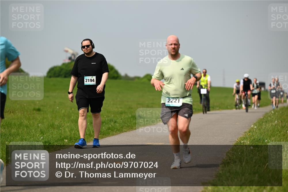 10.05.2026 - 8. Wedeler Halbmarathon Dr. Thomas Lammeyer http://msf.ph/oto/9707024 10.05.2026 11:58:41 Laufen 2194, 2221 meine-sportfotos.de