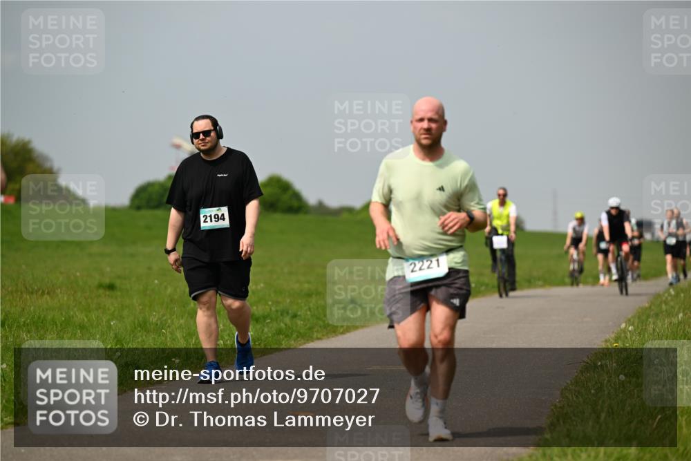 10.05.2026 - 8. Wedeler Halbmarathon Dr. Thomas Lammeyer http://msf.ph/oto/9707027 10.05.2026 11:58:41 Laufen 2194, 2221 meine-sportfotos.de