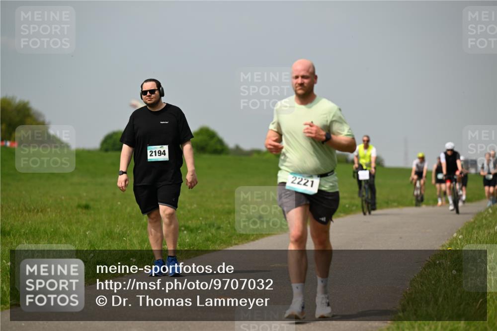 10.05.2026 - 8. Wedeler Halbmarathon Dr. Thomas Lammeyer http://msf.ph/oto/9707032 10.05.2026 11:58:41 Laufen 2194, 2221 meine-sportfotos.de
