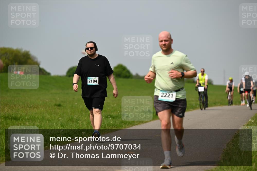 10.05.2026 - 8. Wedeler Halbmarathon Dr. Thomas Lammeyer http://msf.ph/oto/9707034 10.05.2026 11:58:41 Laufen 2194, 2221 meine-sportfotos.de