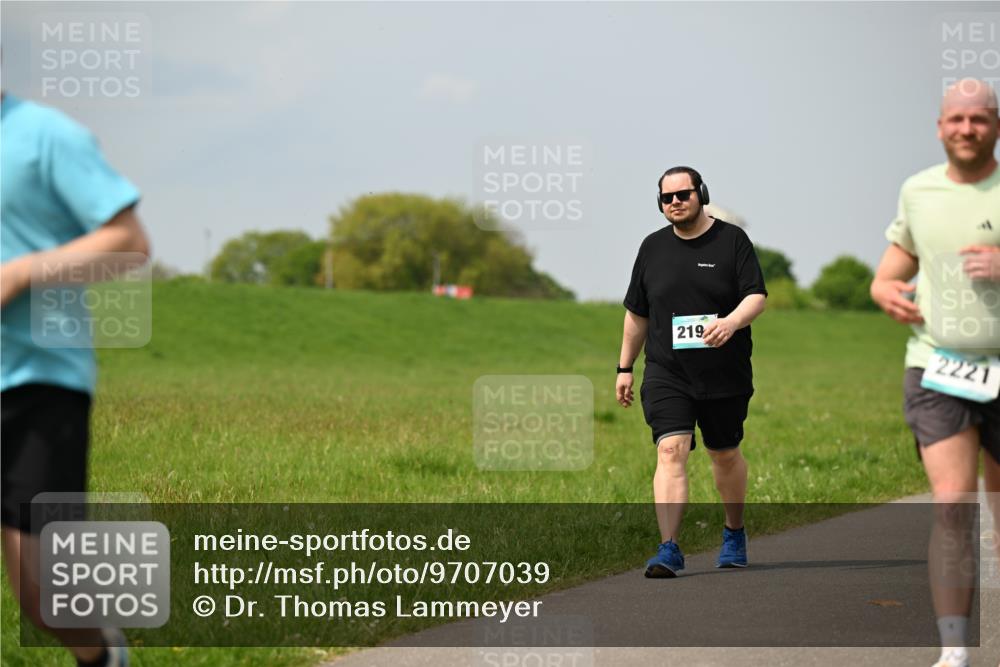 10.05.2026 - 8. Wedeler Halbmarathon Dr. Thomas Lammeyer http://msf.ph/oto/9707039 10.05.2026 11:58:42 Laufen 219, 2221 meine-sportfotos.de