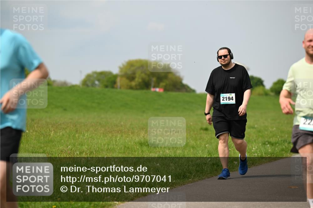 10.05.2026 - 8. Wedeler Halbmarathon Dr. Thomas Lammeyer http://msf.ph/oto/9707041 10.05.2026 11:58:42 Laufen 2194 meine-sportfotos.de