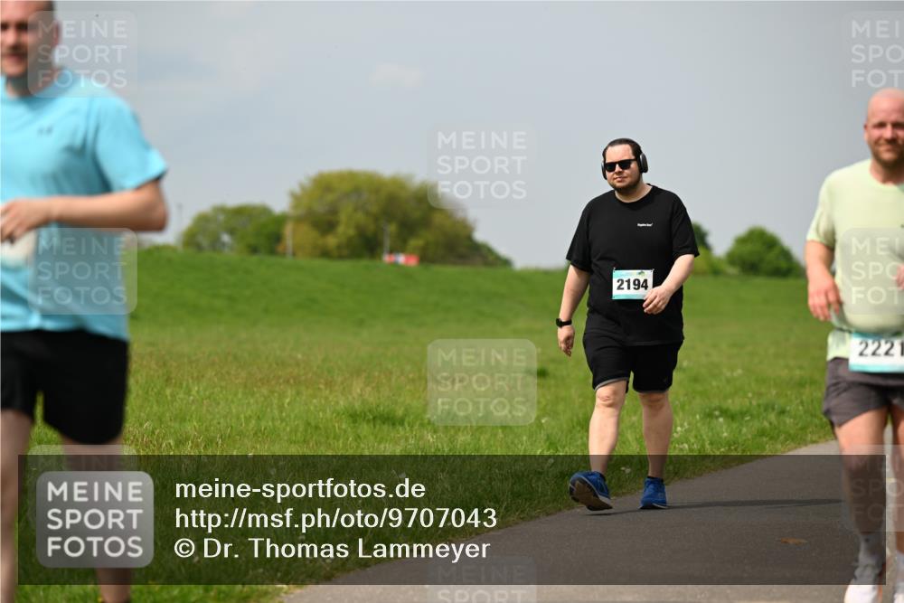 10.05.2026 - 8. Wedeler Halbmarathon Dr. Thomas Lammeyer http://msf.ph/oto/9707043 10.05.2026 11:58:42 Laufen 2194, 2221 meine-sportfotos.de