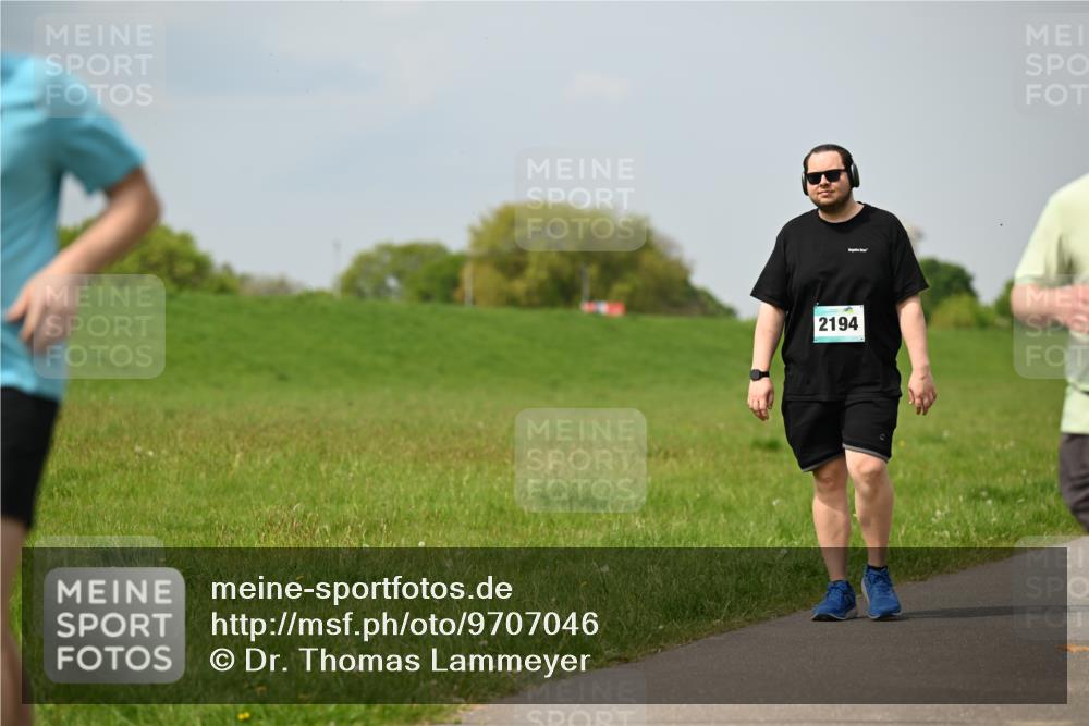 10.05.2026 - 8. Wedeler Halbmarathon Dr. Thomas Lammeyer http://msf.ph/oto/9707046 10.05.2026 11:58:42 Laufen 2194 meine-sportfotos.de