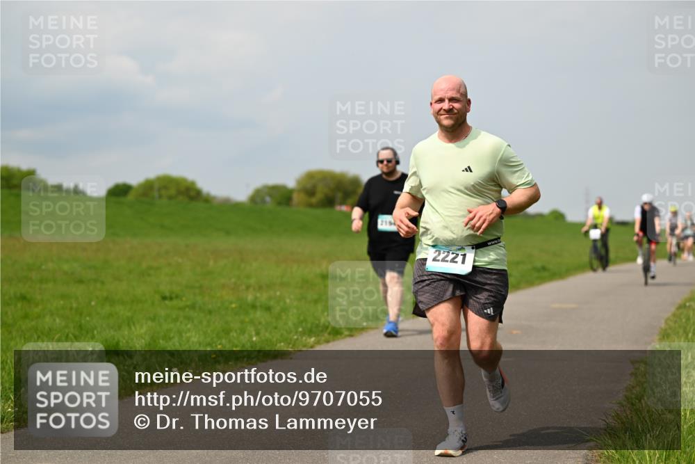 10.05.2026 - 8. Wedeler Halbmarathon Dr. Thomas Lammeyer http://msf.ph/oto/9707055 10.05.2026 11:58:44 Laufen 2154, 2221 meine-sportfotos.de
