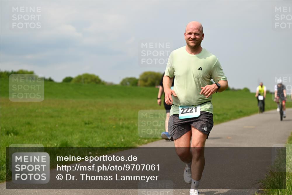 10.05.2026 - 8. Wedeler Halbmarathon Dr. Thomas Lammeyer http://msf.ph/oto/9707061 10.05.2026 11:58:44 Laufen 2221 meine-sportfotos.de