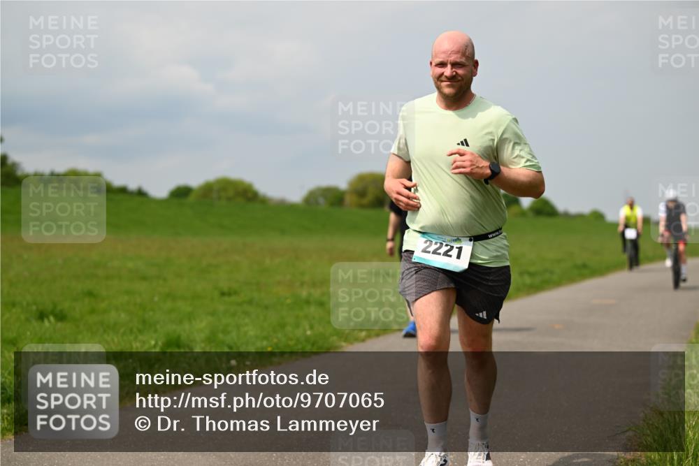 10.05.2026 - 8. Wedeler Halbmarathon Dr. Thomas Lammeyer http://msf.ph/oto/9707065 10.05.2026 11:58:44 Laufen 2221 meine-sportfotos.de