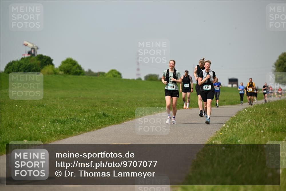 10.05.2026 - 8. Wedeler Halbmarathon Dr. Thomas Lammeyer http://msf.ph/oto/9707077 10.05.2026 11:58:53 Laufen 133, 134 meine-sportfotos.de