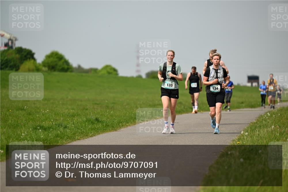 10.05.2026 - 8. Wedeler Halbmarathon Dr. Thomas Lammeyer http://msf.ph/oto/9707091 10.05.2026 11:58:53 Laufen 133, 134 meine-sportfotos.de