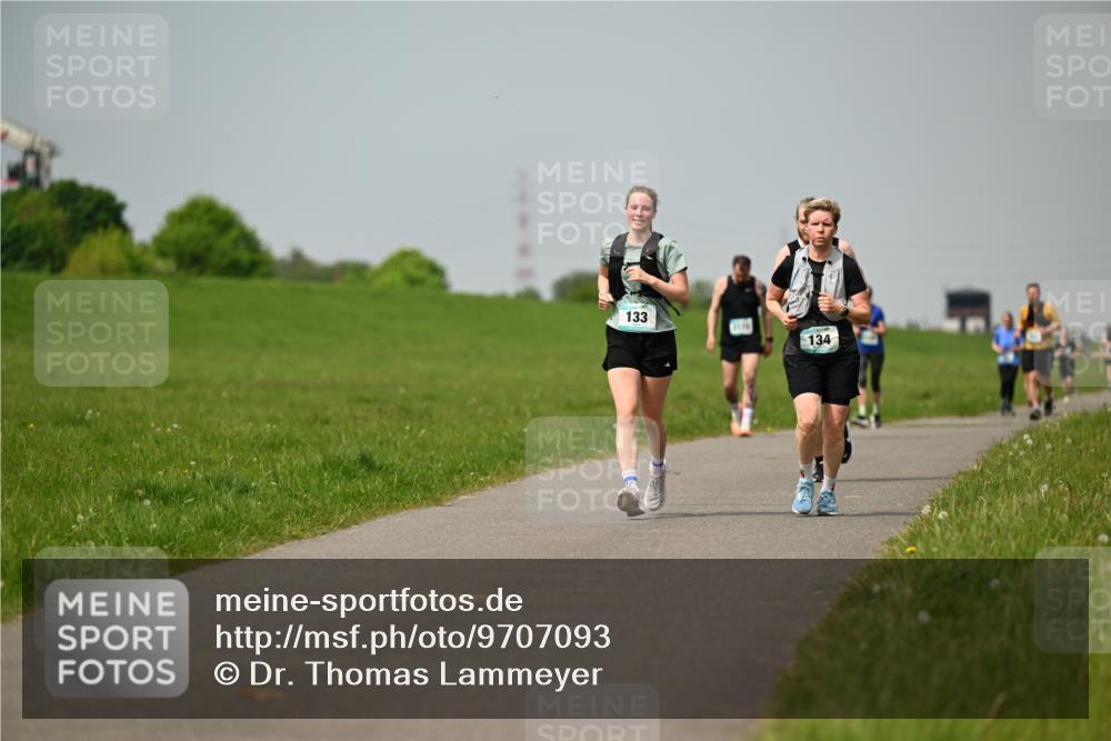 10.05.2026 - 8. Wedeler Halbmarathon Dr. Thomas Lammeyer http://msf.ph/oto/9707093 10.05.2026 11:58:53 Laufen 133, 134 meine-sportfotos.de