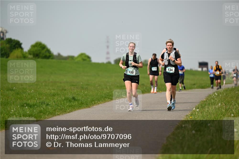 10.05.2026 - 8. Wedeler Halbmarathon Dr. Thomas Lammeyer http://msf.ph/oto/9707096 10.05.2026 11:58:54 Laufen 133, 134 meine-sportfotos.de
