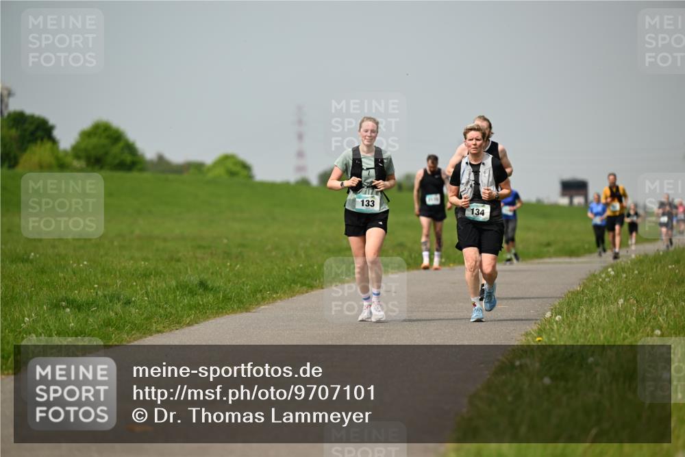 10.05.2026 - 8. Wedeler Halbmarathon Dr. Thomas Lammeyer http://msf.ph/oto/9707101 10.05.2026 11:58:54 Laufen 133, 134 meine-sportfotos.de