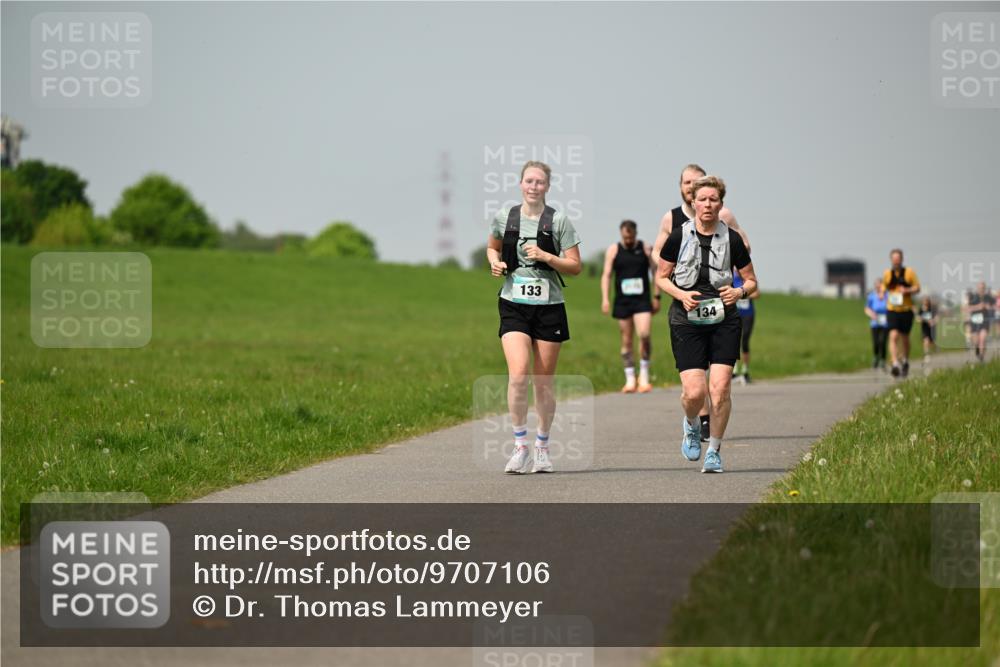 10.05.2026 - 8. Wedeler Halbmarathon Dr. Thomas Lammeyer http://msf.ph/oto/9707106 10.05.2026 11:58:54 Laufen 133, 134 meine-sportfotos.de