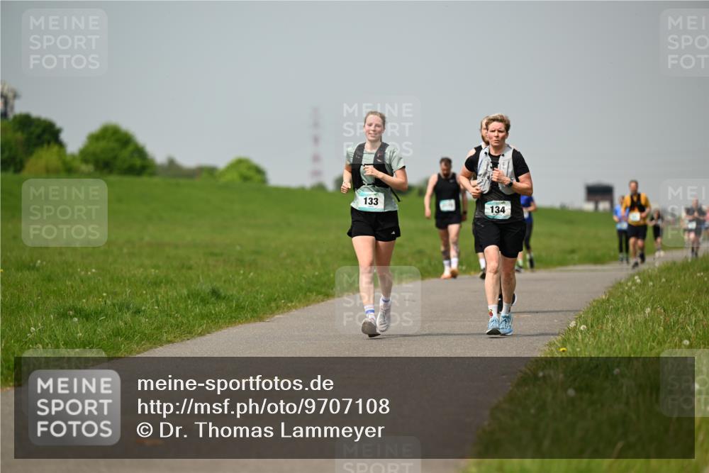10.05.2026 - 8. Wedeler Halbmarathon Dr. Thomas Lammeyer http://msf.ph/oto/9707108 10.05.2026 11:58:54 Laufen 133, 134 meine-sportfotos.de
