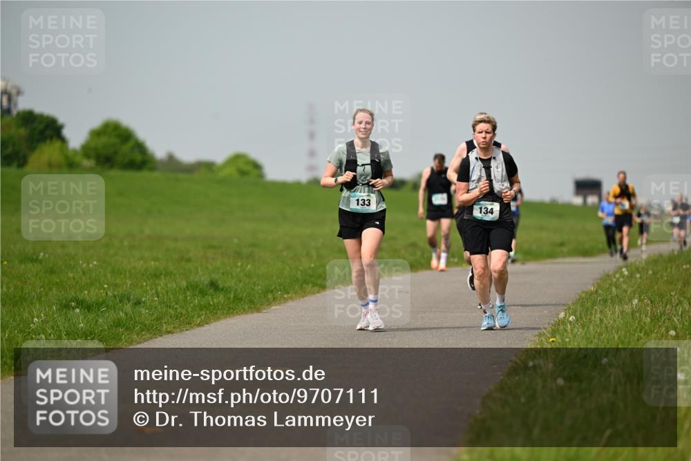 10.05.2026 - 8. Wedeler Halbmarathon Dr. Thomas Lammeyer http://msf.ph/oto/9707111 10.05.2026 11:58:55 Laufen 133, 134 meine-sportfotos.de