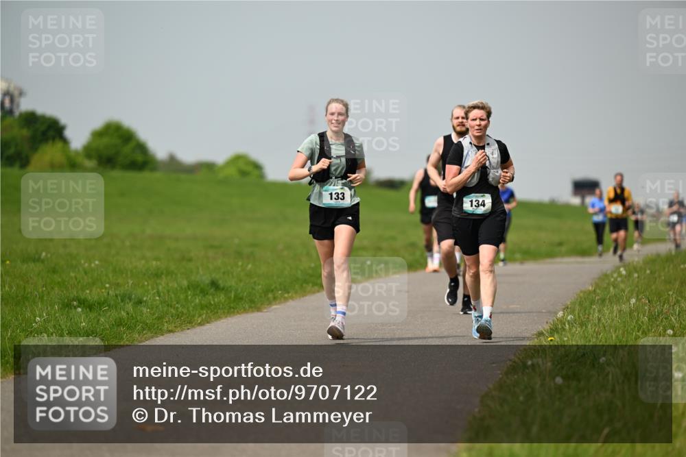 10.05.2026 - 8. Wedeler Halbmarathon Dr. Thomas Lammeyer http://msf.ph/oto/9707122 10.05.2026 11:58:55 Laufen 133, 134 meine-sportfotos.de