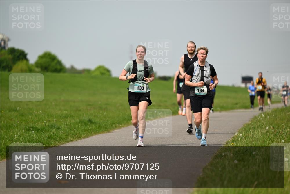10.05.2026 - 8. Wedeler Halbmarathon Dr. Thomas Lammeyer http://msf.ph/oto/9707125 10.05.2026 11:58:56 Laufen 133, 134 meine-sportfotos.de