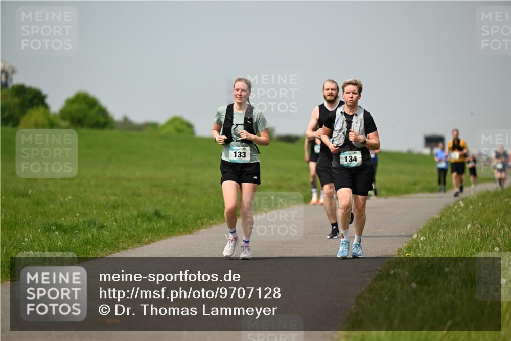 10.05.2026 - 8. Wedeler Halbmarathon Dr. Thomas Lammeyer http://msf.ph/oto/9707128 10.05.2026 11:58:56 Laufen 133, 134 meine-sportfotos.de