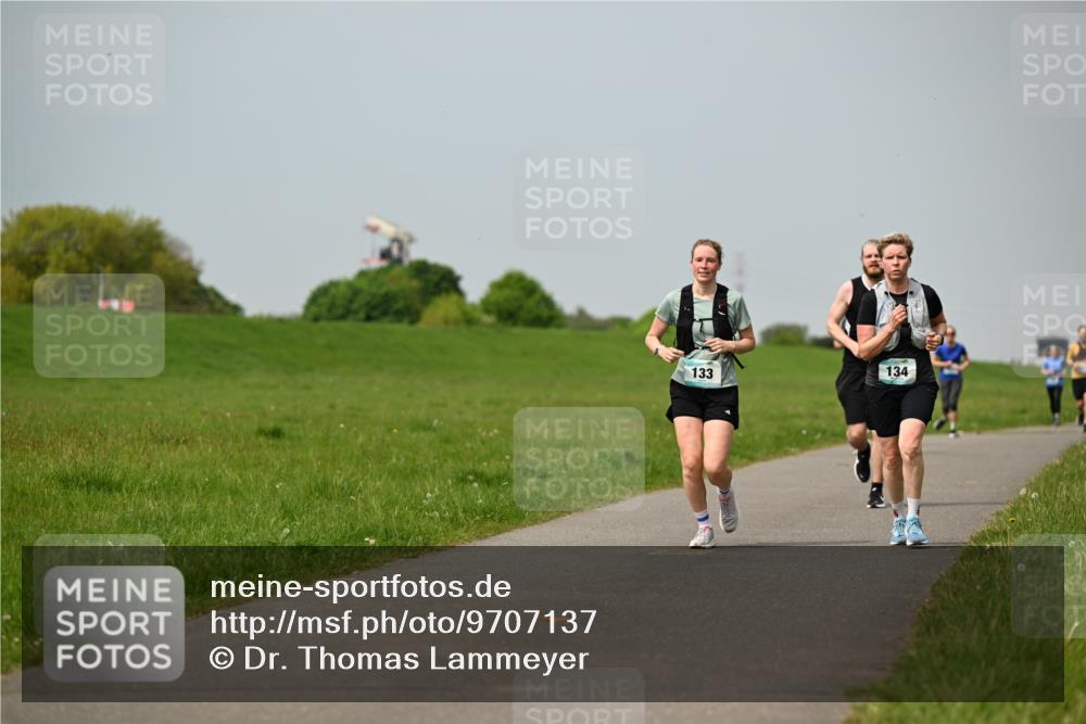 10.05.2026 - 8. Wedeler Halbmarathon Dr. Thomas Lammeyer http://msf.ph/oto/9707137 10.05.2026 11:58:57 Laufen 133, 134 meine-sportfotos.de