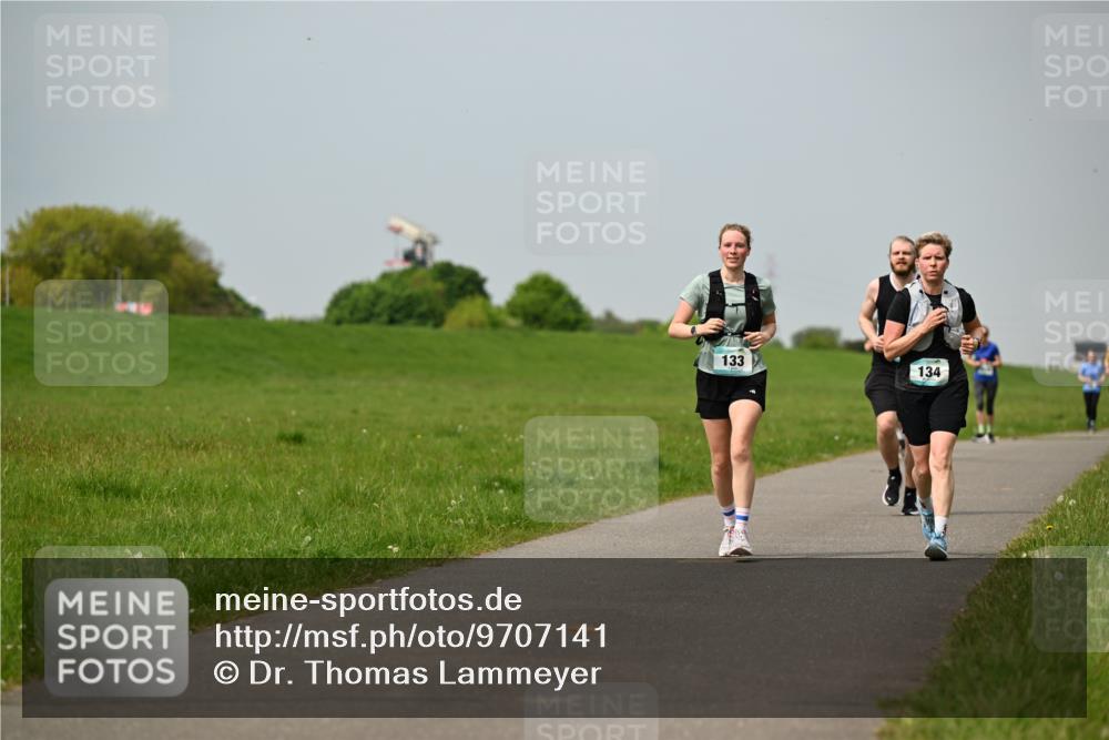 10.05.2026 - 8. Wedeler Halbmarathon Dr. Thomas Lammeyer http://msf.ph/oto/9707141 10.05.2026 11:58:57 Laufen 133, 134 meine-sportfotos.de