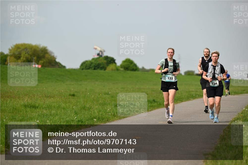 10.05.2026 - 8. Wedeler Halbmarathon Dr. Thomas Lammeyer http://msf.ph/oto/9707143 10.05.2026 11:58:57 Laufen 133, 134 meine-sportfotos.de