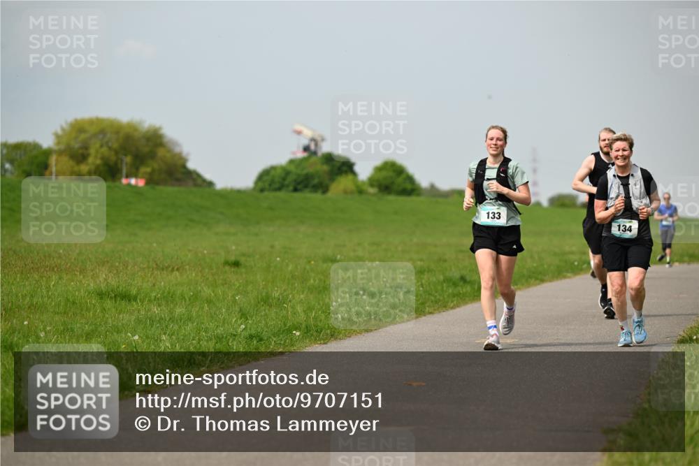 10.05.2026 - 8. Wedeler Halbmarathon Dr. Thomas Lammeyer http://msf.ph/oto/9707151 10.05.2026 11:58:57 Laufen 133, 134 meine-sportfotos.de