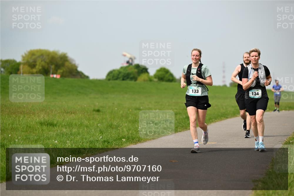 10.05.2026 - 8. Wedeler Halbmarathon Dr. Thomas Lammeyer http://msf.ph/oto/9707160 10.05.2026 11:58:58 Laufen 133, 134 meine-sportfotos.de