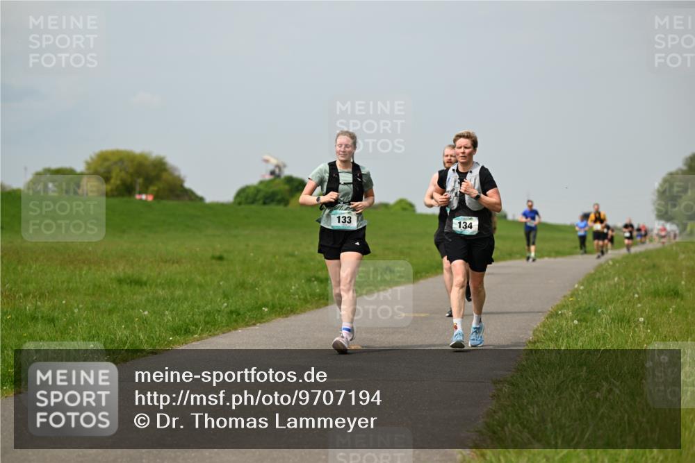 10.05.2026 - 8. Wedeler Halbmarathon Dr. Thomas Lammeyer http://msf.ph/oto/9707194 10.05.2026 11:58:59 Laufen 133, 134 meine-sportfotos.de