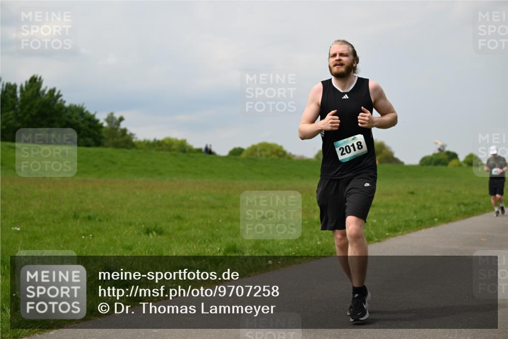 10.05.2026 - 8. Wedeler Halbmarathon Dr. Thomas Lammeyer http://msf.ph/oto/9707258 10.05.2026 11:59:05 Laufen 2018 meine-sportfotos.de