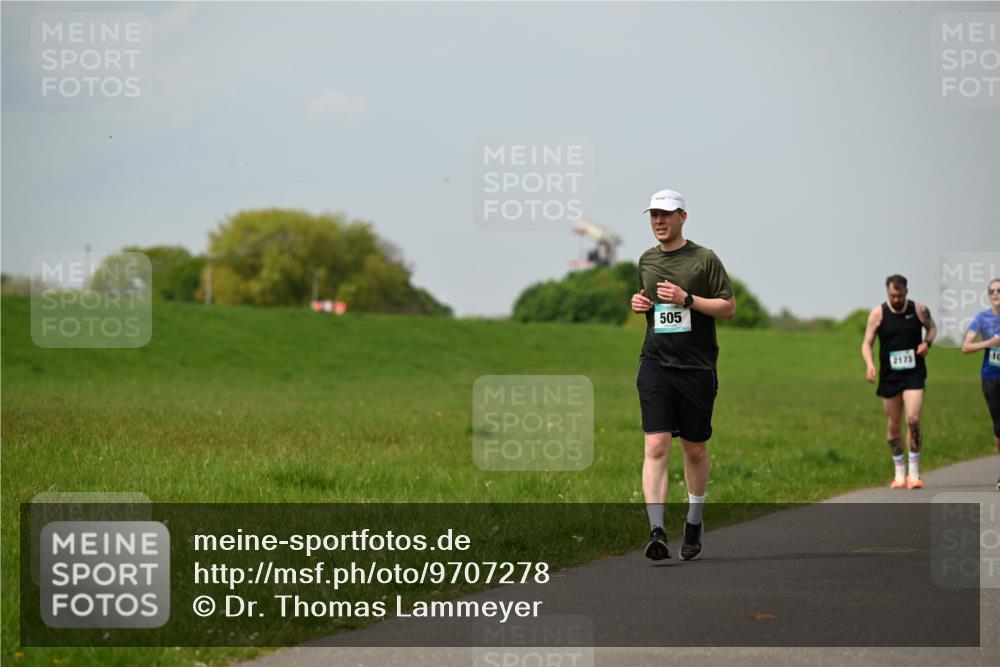 10.05.2026 - 8. Wedeler Halbmarathon Dr. Thomas Lammeyer http://msf.ph/oto/9707278 10.05.2026 11:59:07 Laufen 505, 2173 meine-sportfotos.de