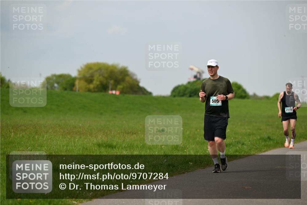 10.05.2026 - 8. Wedeler Halbmarathon Dr. Thomas Lammeyer http://msf.ph/oto/9707284 10.05.2026 11:59:07 Laufen 505, 2173 meine-sportfotos.de