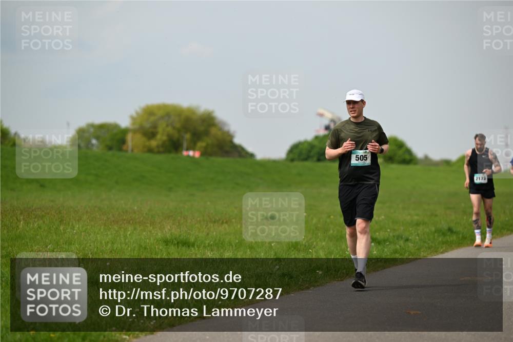 10.05.2026 - 8. Wedeler Halbmarathon Dr. Thomas Lammeyer http://msf.ph/oto/9707287 10.05.2026 11:59:07 Laufen 505, 2173 meine-sportfotos.de