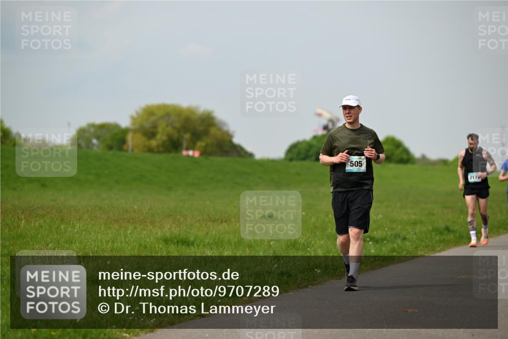 10.05.2026 - 8. Wedeler Halbmarathon Dr. Thomas Lammeyer http://msf.ph/oto/9707289 10.05.2026 11:59:08 Laufen 505, 217 meine-sportfotos.de