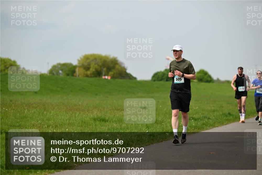 10.05.2026 - 8. Wedeler Halbmarathon Dr. Thomas Lammeyer http://msf.ph/oto/9707292 10.05.2026 11:59:08 Laufen 505, 2173, 1039 meine-sportfotos.de
