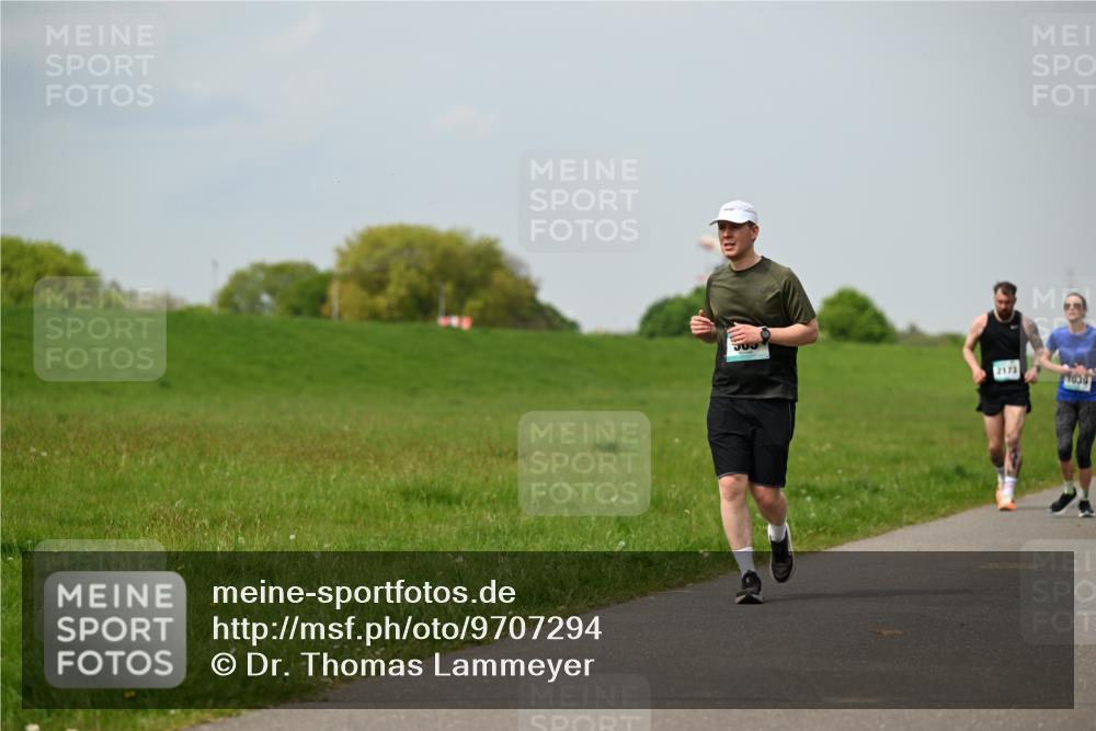 10.05.2026 - 8. Wedeler Halbmarathon Dr. Thomas Lammeyer http://msf.ph/oto/9707294 10.05.2026 11:59:08 Laufen 2173, 1039 meine-sportfotos.de