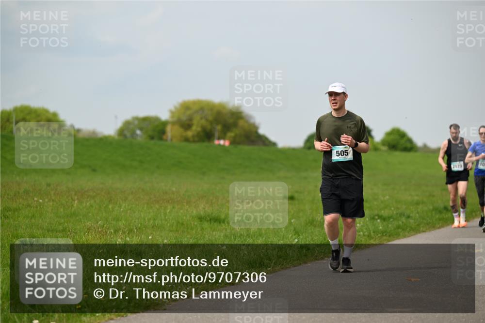 10.05.2026 - 8. Wedeler Halbmarathon Dr. Thomas Lammeyer http://msf.ph/oto/9707306 10.05.2026 11:59:08 Laufen 505, 2173 meine-sportfotos.de