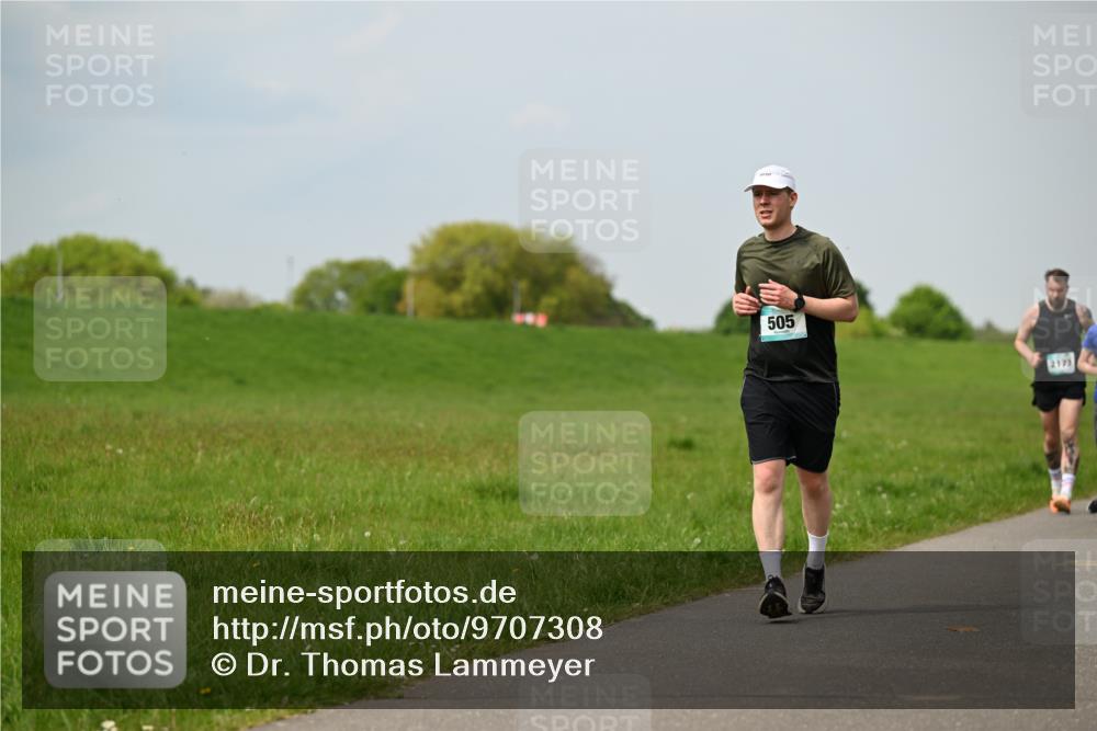 10.05.2026 - 8. Wedeler Halbmarathon Dr. Thomas Lammeyer http://msf.ph/oto/9707308 10.05.2026 11:59:09 Laufen 505, 2173 meine-sportfotos.de