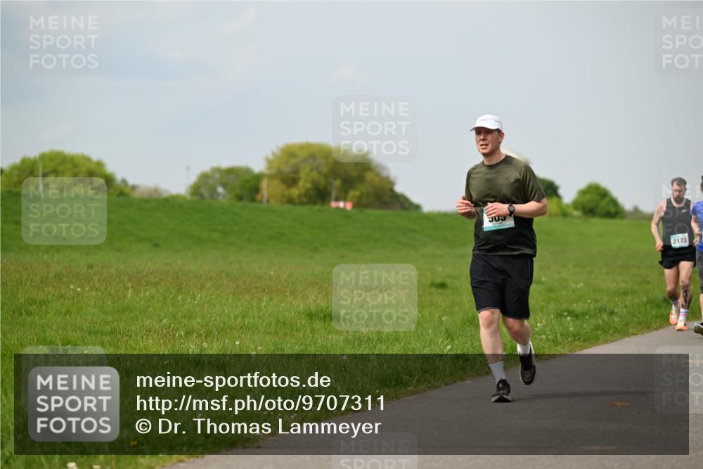 10.05.2026 - 8. Wedeler Halbmarathon Dr. Thomas Lammeyer http://msf.ph/oto/9707311 10.05.2026 11:59:09 Laufen 2173 meine-sportfotos.de