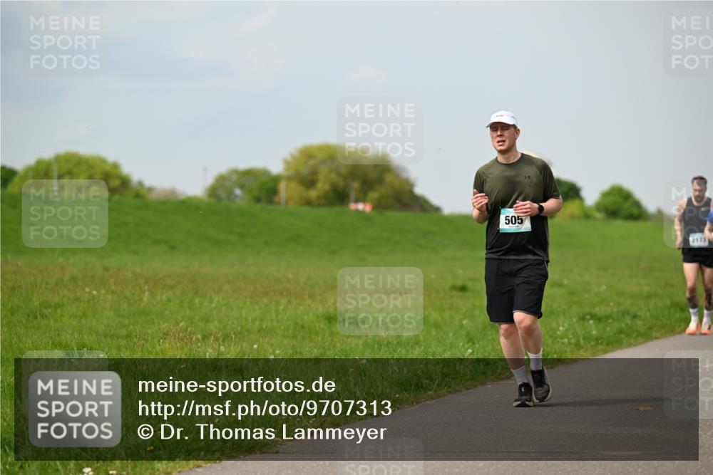 10.05.2026 - 8. Wedeler Halbmarathon Dr. Thomas Lammeyer http://msf.ph/oto/9707313 10.05.2026 11:59:09 Laufen 505, 2173 meine-sportfotos.de