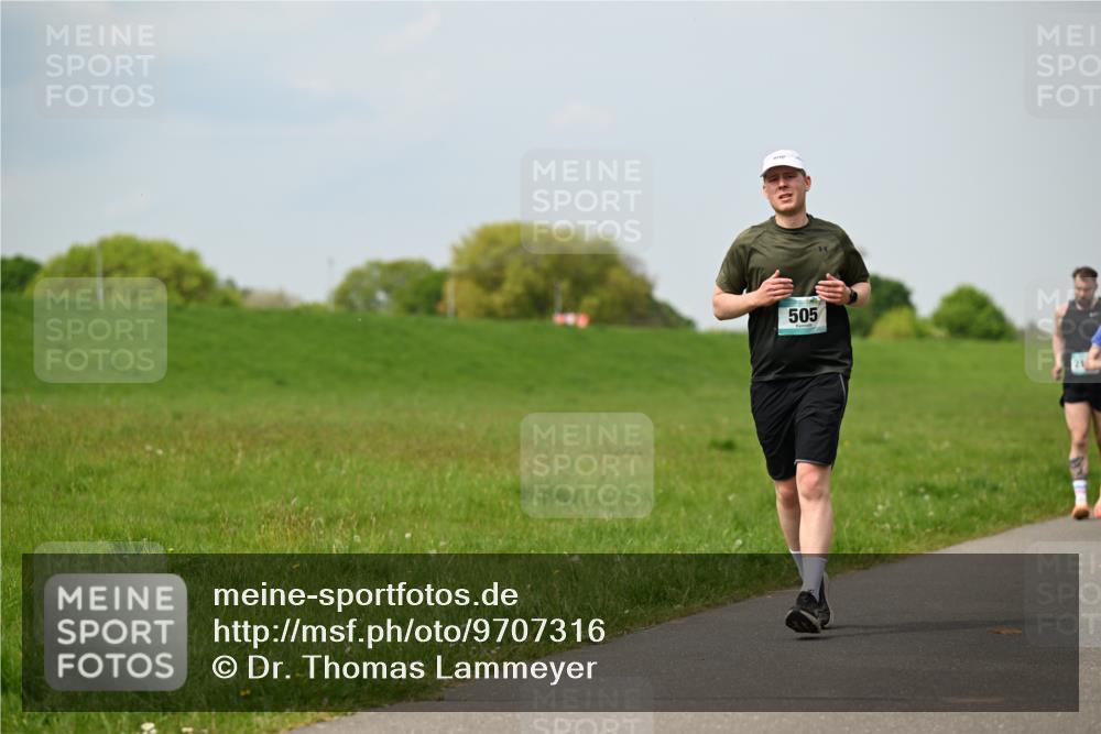 10.05.2026 - 8. Wedeler Halbmarathon Dr. Thomas Lammeyer http://msf.ph/oto/9707316 10.05.2026 11:59:09 Laufen 505 meine-sportfotos.de