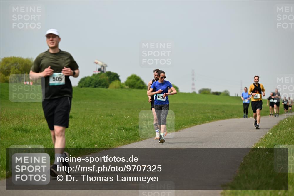 10.05.2026 - 8. Wedeler Halbmarathon Dr. Thomas Lammeyer http://msf.ph/oto/9707325 10.05.2026 11:59:10 Laufen 505, 783, 1039 meine-sportfotos.de