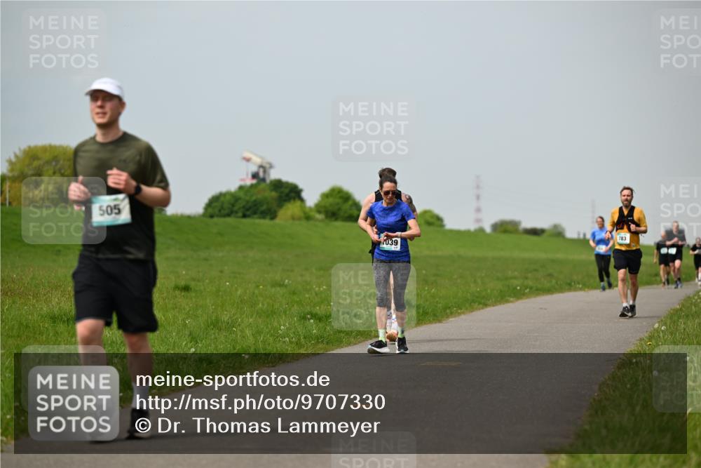 10.05.2026 - 8. Wedeler Halbmarathon Dr. Thomas Lammeyer http://msf.ph/oto/9707330 10.05.2026 11:59:10 Laufen 505, 039, 783 meine-sportfotos.de
