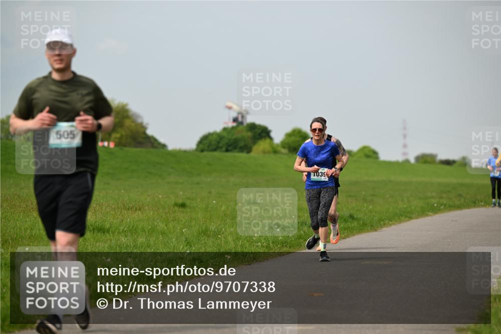 10.05.2026 - 8. Wedeler Halbmarathon Dr. Thomas Lammeyer http://msf.ph/oto/9707338 10.05.2026 11:59:11 Laufen 505, 039 meine-sportfotos.de