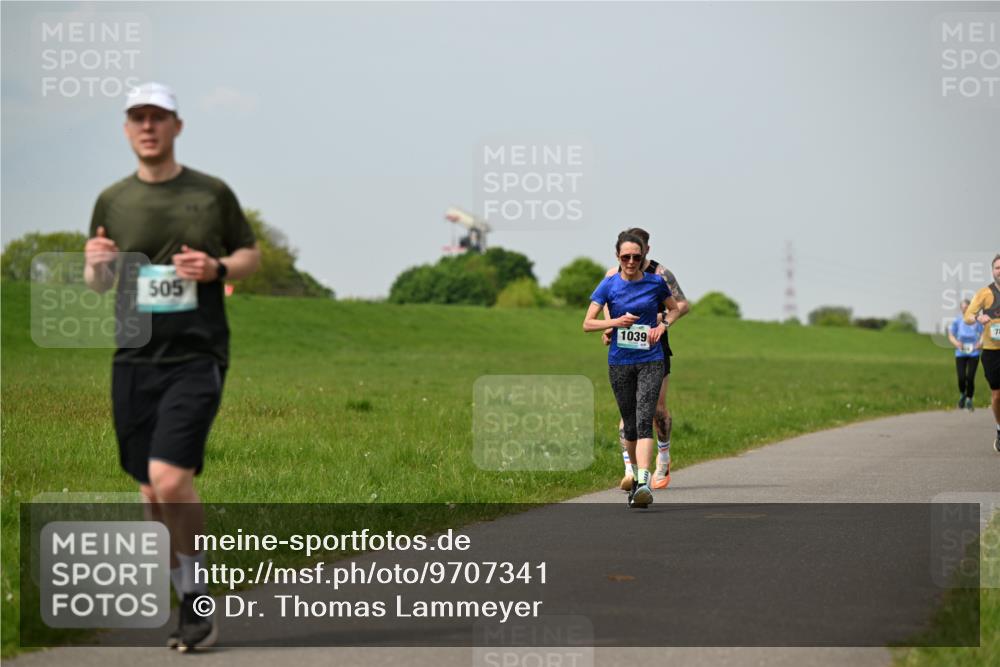 10.05.2026 - 8. Wedeler Halbmarathon Dr. Thomas Lammeyer http://msf.ph/oto/9707341 10.05.2026 11:59:11 Laufen 505, 1039 meine-sportfotos.de