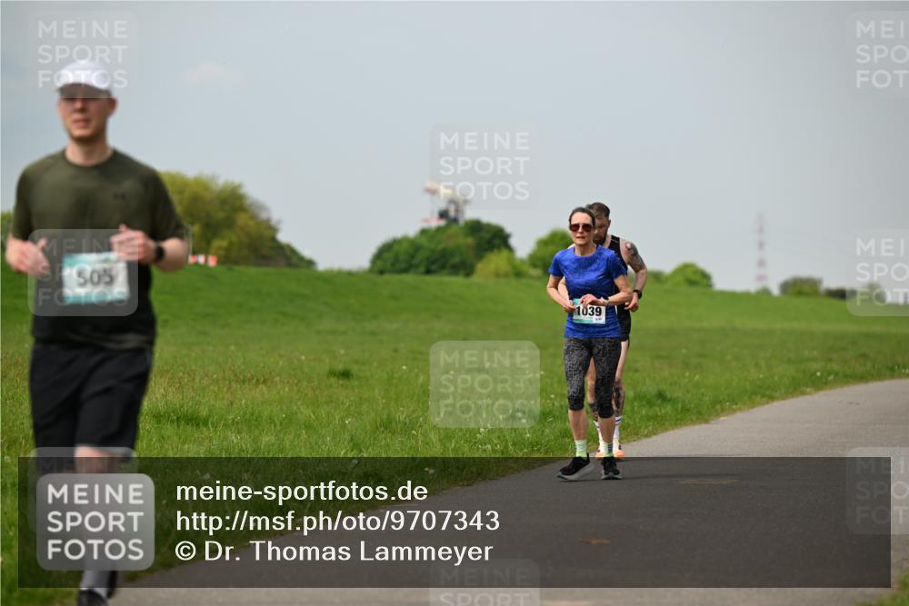 10.05.2026 - 8. Wedeler Halbmarathon Dr. Thomas Lammeyer http://msf.ph/oto/9707343 10.05.2026 11:59:11 Laufen 505, 1039 meine-sportfotos.de