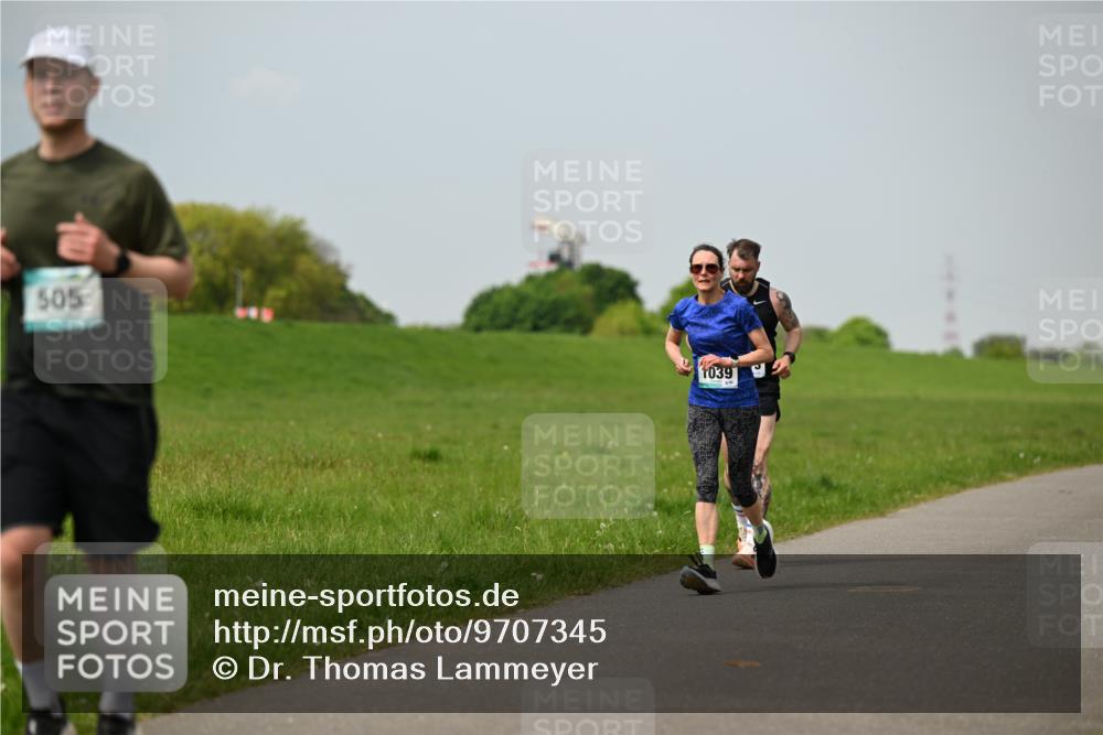 10.05.2026 - 8. Wedeler Halbmarathon Dr. Thomas Lammeyer http://msf.ph/oto/9707345 10.05.2026 11:59:11 Laufen 505, 1039 meine-sportfotos.de