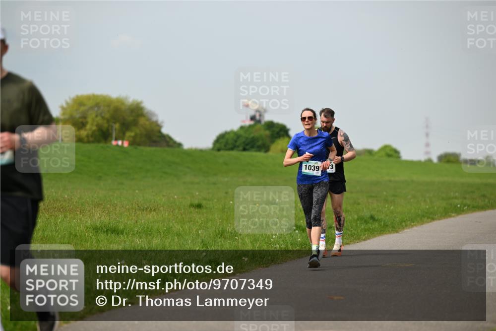 10.05.2026 - 8. Wedeler Halbmarathon Dr. Thomas Lammeyer http://msf.ph/oto/9707349 10.05.2026 11:59:11 Laufen 1039 meine-sportfotos.de