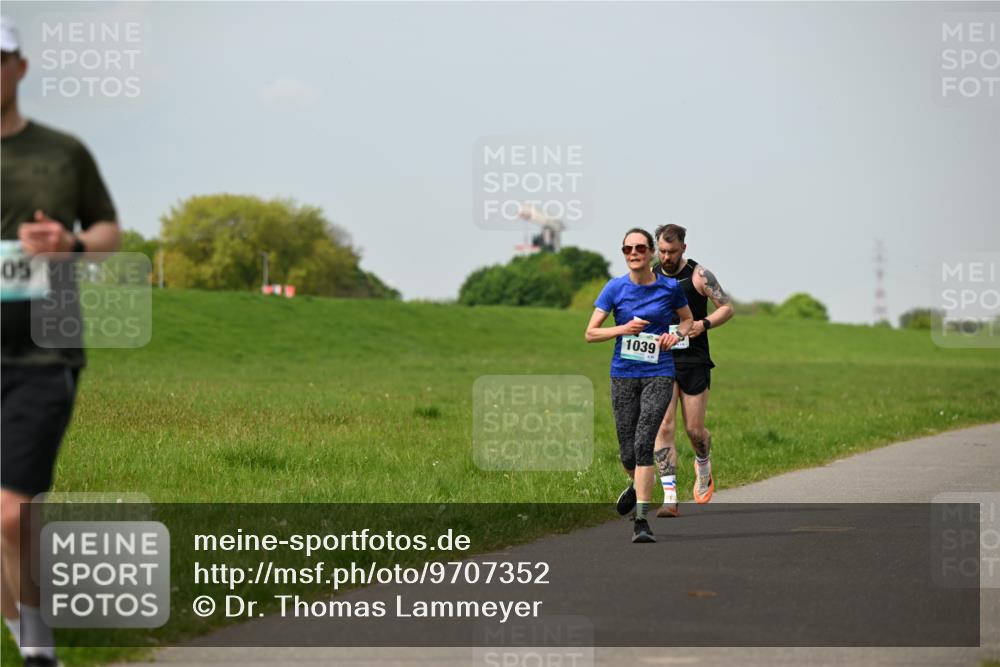 10.05.2026 - 8. Wedeler Halbmarathon Dr. Thomas Lammeyer http://msf.ph/oto/9707352 10.05.2026 11:59:11 Laufen 1039 meine-sportfotos.de